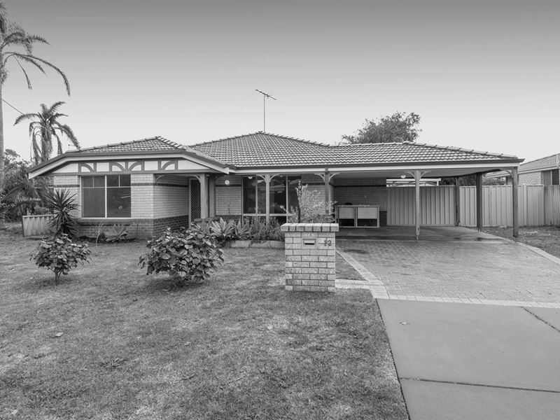 12 Fairway Crescent, Meadow Springs