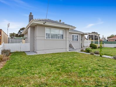 19 Coombes Street, Collie WA 6225