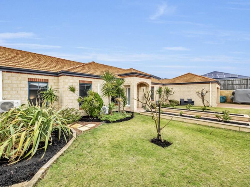 33 Buttercup Parkway, Halls Head WA 6210