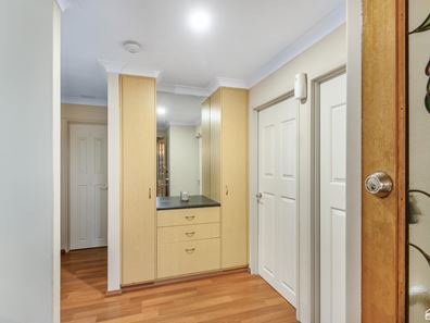 5 Seville Drive, Seville Grove WA 6112