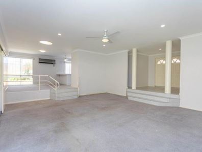 14 Everlasting Retreat, Halls Head WA 6210