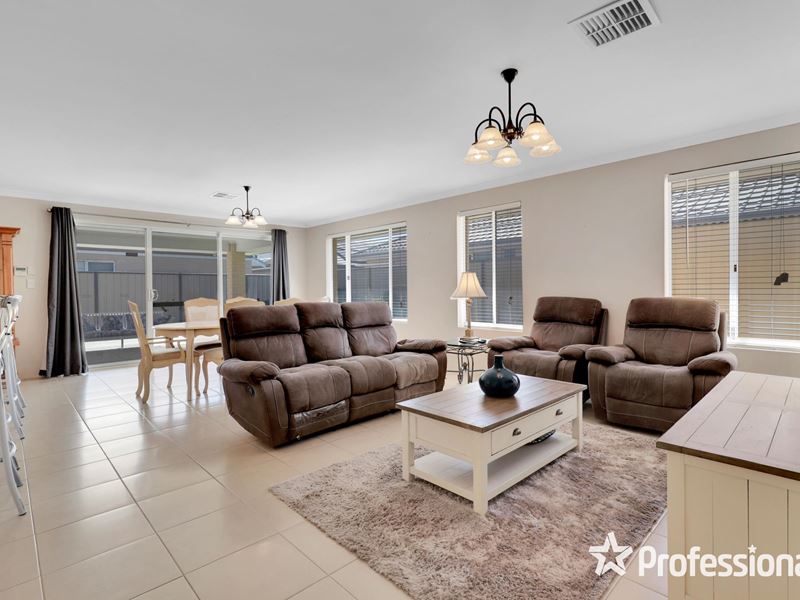 15 Cardacut Way, Southern River
