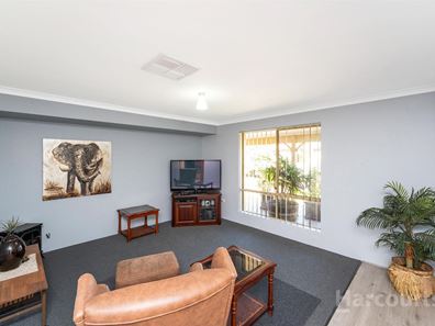 15 Templetonia Promenade, Halls Head WA 6210