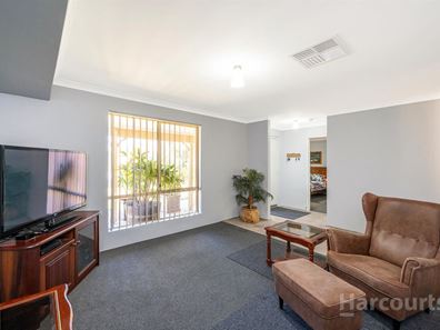 15 Templetonia Promenade, Halls Head WA 6210