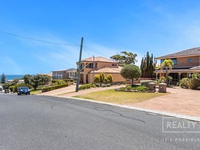 33 Robin Avenue, Sorrento WA 6020