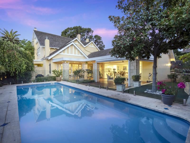 9 Cliff Road, Claremont