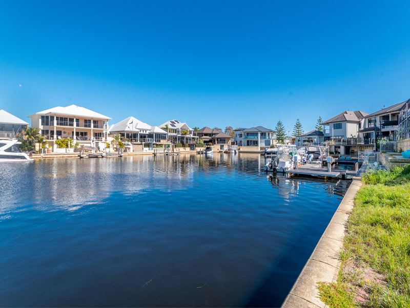 13 Fistina Ramble, Halls Head WA 6210