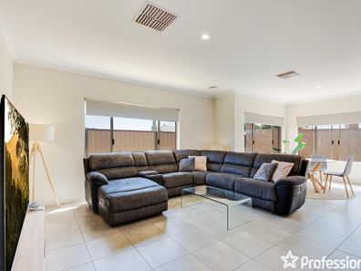 2 Elkhorn Avenue, Southern River WA 6110