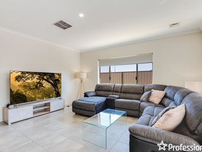 2 Elkhorn Avenue, Southern River WA 6110