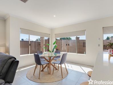2 Elkhorn Avenue, Southern River WA 6110