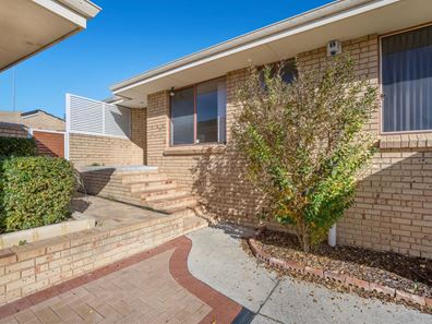 4/12 Green Court, Kardinya WA 6163