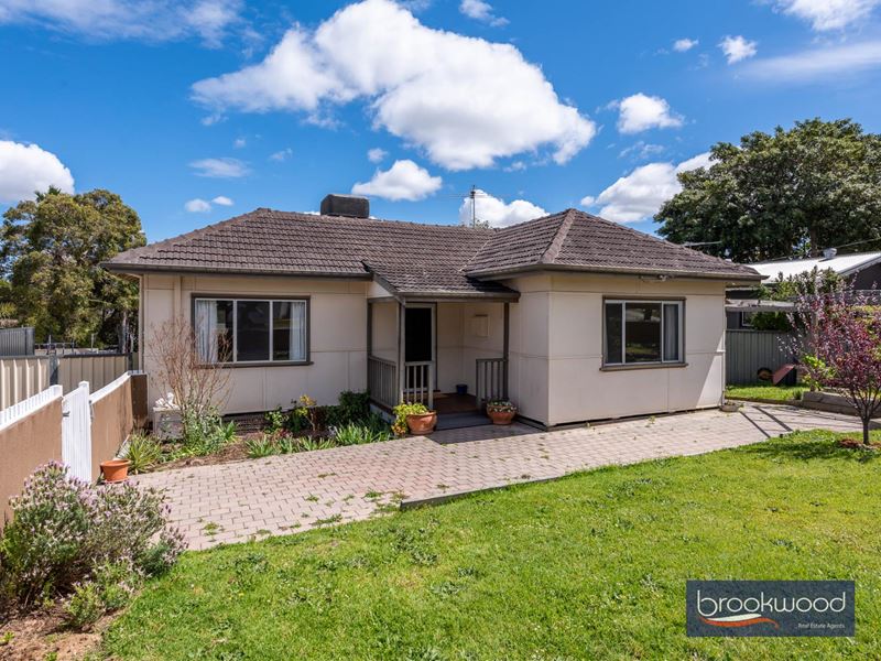 3 Jinda Road, Koongamia WA 6056