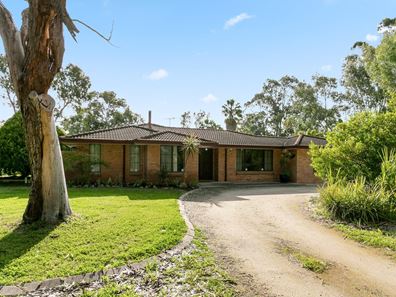 5 Brooks Pl, Wandi WA 6167