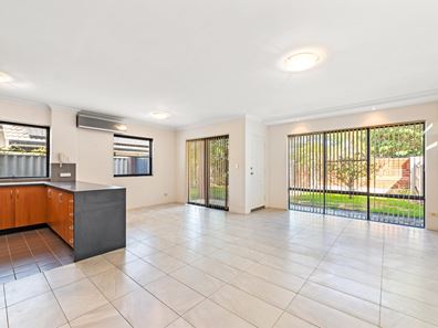 2/10-16 Queen Street, Bentley WA 6102