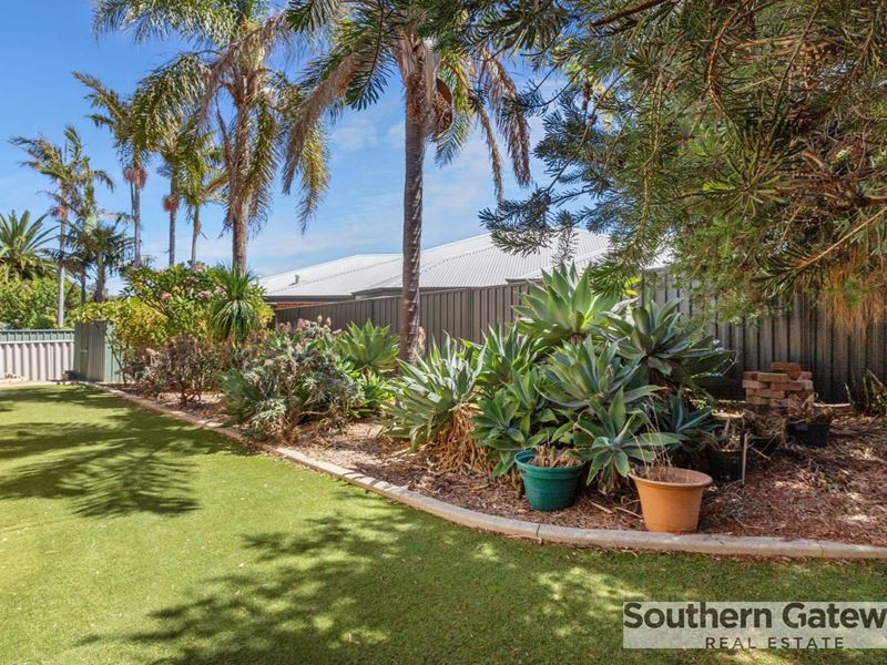 2/3 Fuchsia Place, Halls Head