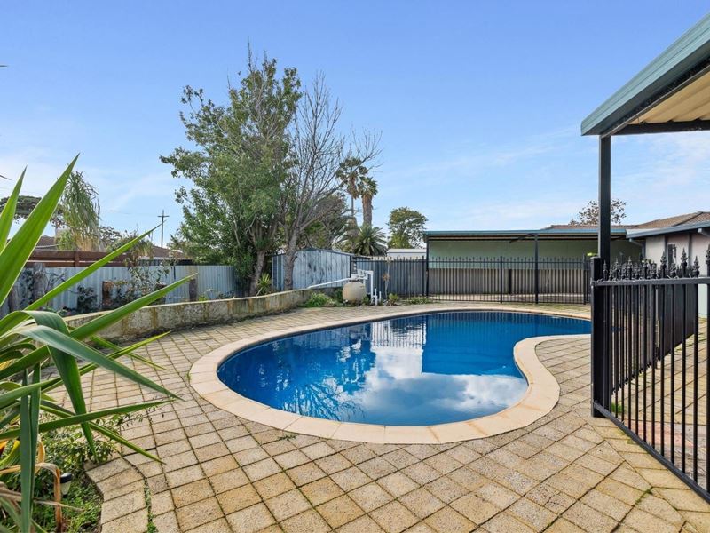 75 Murchison Way, Gosnells WA 6110