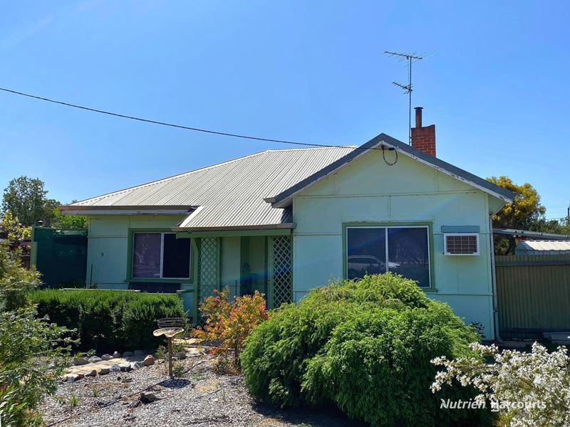 9 James Street, Kellerberrin WA 6410