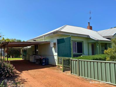 9 James Street, Kellerberrin WA 6410