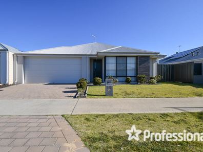 14 Langley Street, Lakelands WA 6180