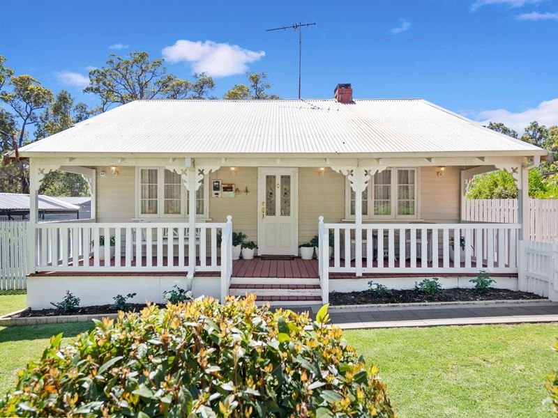 8 Staff Street, Jarrahdale WA 6124