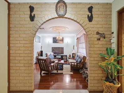 4 Barson Court, Thornlie WA 6108