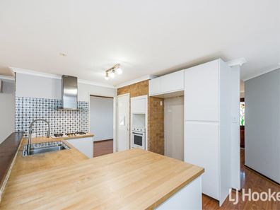25 Challenger Drive, Thornlie WA 6108
