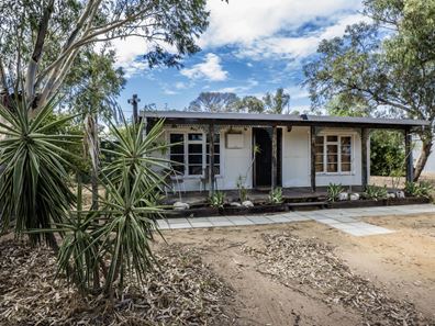136 Chapman Valley Road, Waggrakine WA 6530