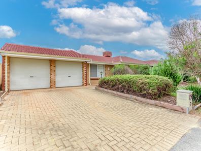 32 Hemingway Drive, Camillo WA 6111