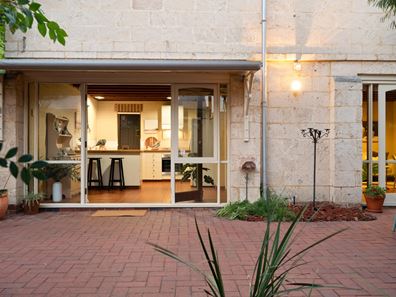 27C Ellen St, Fremantle WA 6160