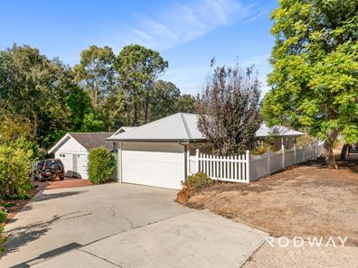14 Page Rd, Kelmscott WA 6111