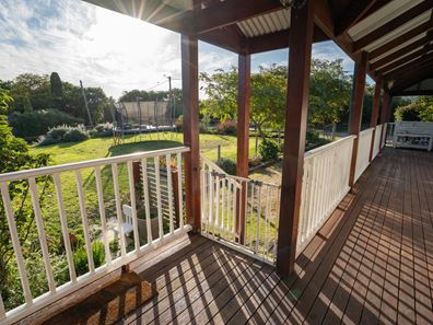 134 Bay View Drive, Little Grove WA 6330