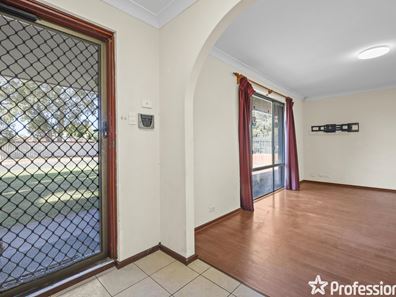 42 Greenway Avenue, Thornlie WA 6108