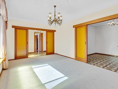 2 Steinbeck Place, Spearwood WA 6163