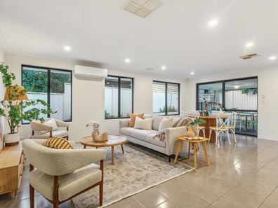 2A Burnett St, Embleton WA 6062