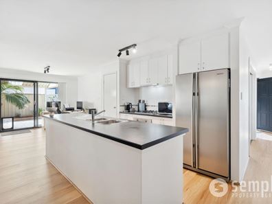 2 Glenfin Road, Seville Grove WA 6112