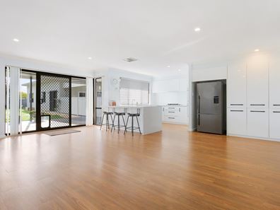6 Selene Way, San Remo WA 6210