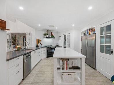 22 Narrik Court, Kelmscott WA 6111