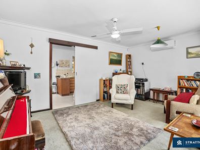 27 Coachwood Way, Maddington WA 6109