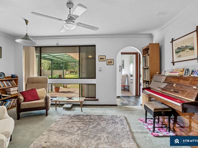 27 Coachwood Way, Maddington WA 6109