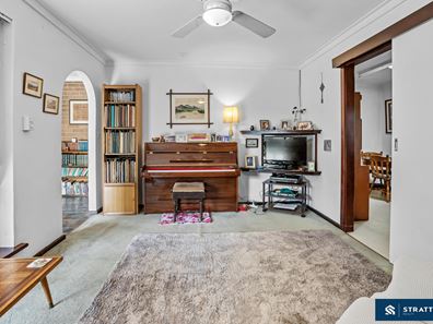 27 Coachwood Way, Maddington WA 6109