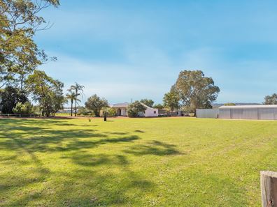 448 Railway Parade, Millendon WA 6056