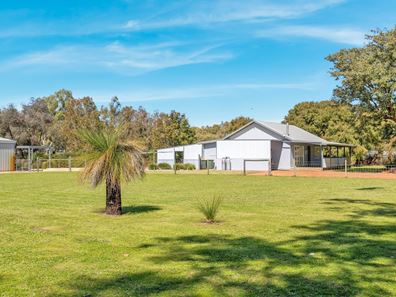 448 Railway Parade, Millendon WA 6056