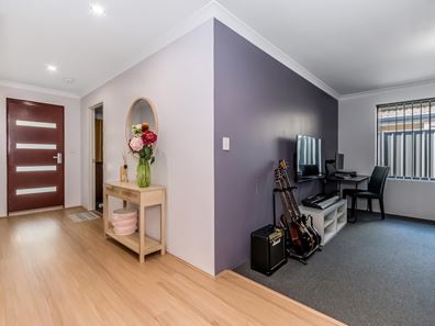 9 Charnwood Grove, Hilbert WA 6112