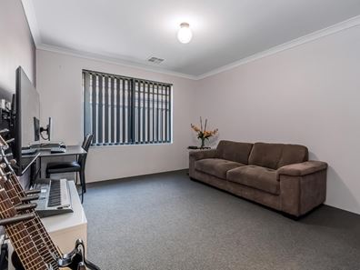 9 Charnwood Grove, Hilbert WA 6112