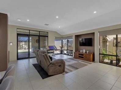 42 Chinchilla Parkway, Port Kennedy WA 6172