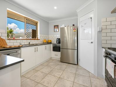 35 Eakins Crescent, Wandina WA 6530