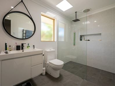 35 Eakins Crescent, Wandina WA 6530