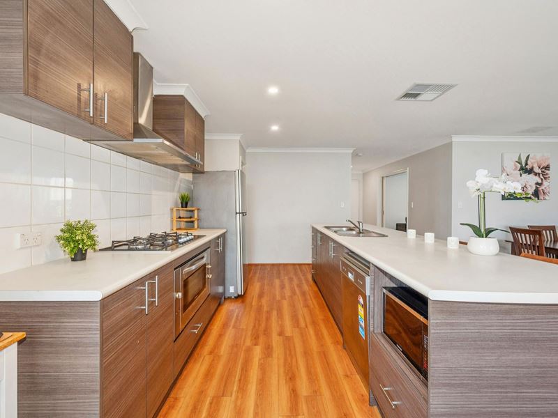 30 Cornforth Way, Piara Waters WA 6112