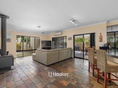 10 Samrose Road, Dalyellup WA 6230