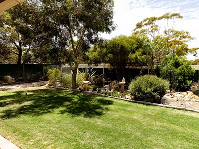 40 Railway Avenue, Merredin WA 6415
